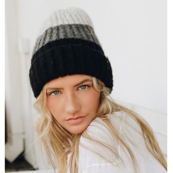 Gray Black White Colorblock Knit Beanie Hat - Picture 3 of 4